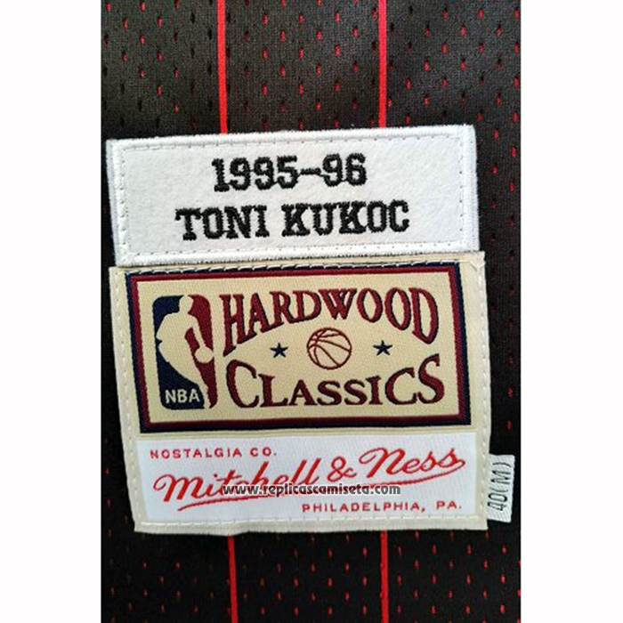 Camiseta Chicago Bulls Toni Kukoc #7 Mitchell & Ness 1995-96 Negro